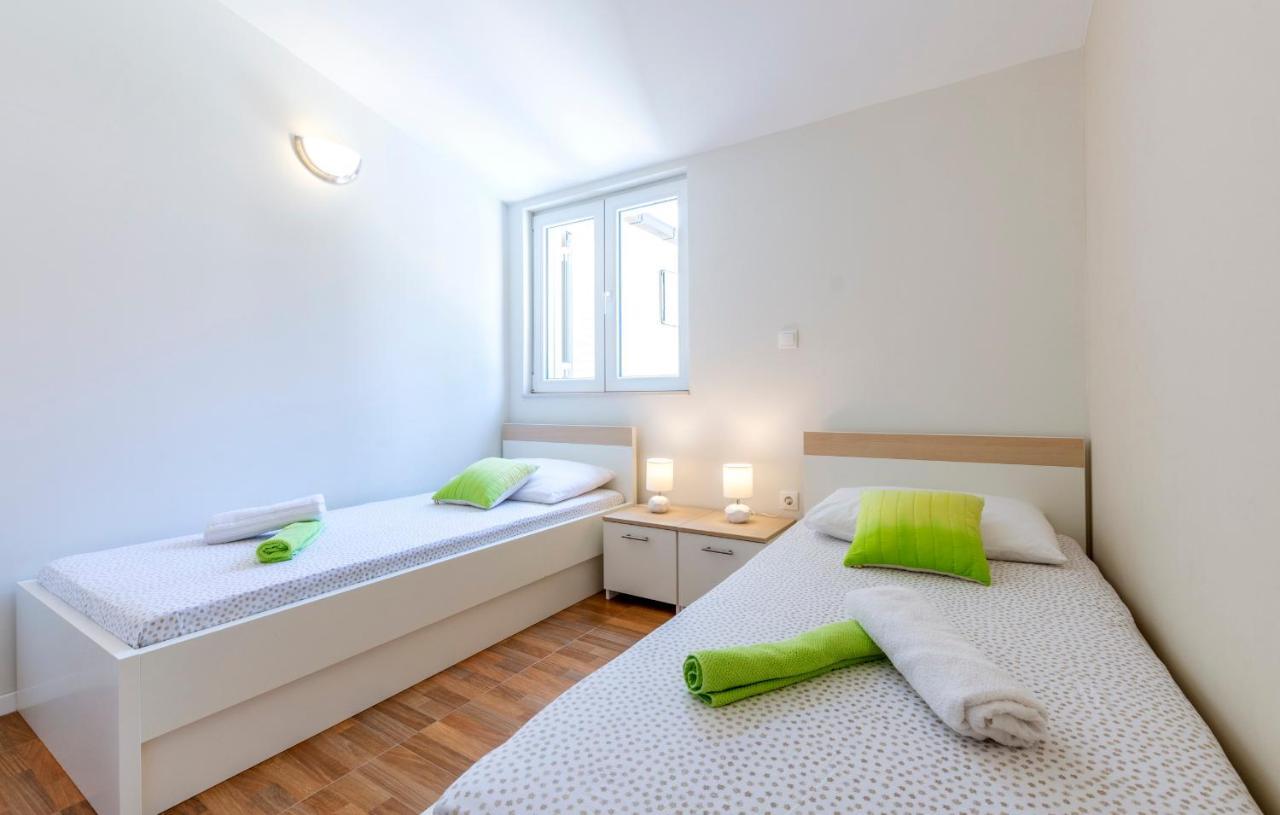 Apartments Listes Milna  Buitenkant foto
